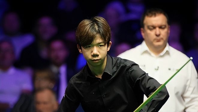 7胜破咒！肘伤缠身的郑钦文为何能硬刚TOP10？